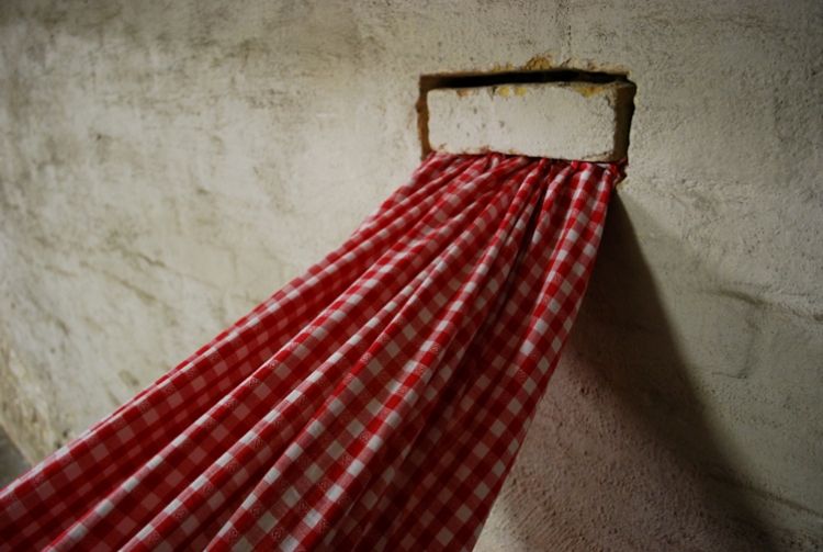 <p>Adrian Lohmüller<br />Die Braut spricht<br /><br />2009<br />Installation view<br />Cruise & Callas</p>