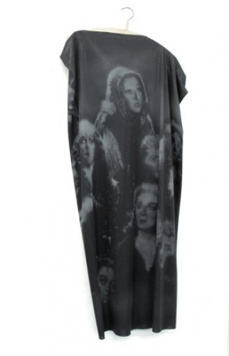 <p>Alexandra Hopf</p><p><br />A furious dress, 2011<br />Spraypaint on fabric</p><p>108 x 65 cm</p>