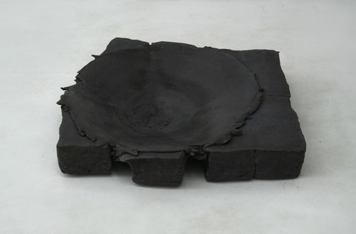 <p>Anja Spitzer</p><p><br />Loop</p><p>2016<br />concrete, pigment<br />13 x 75 x 75 cm<br />edition 1 AP</p>