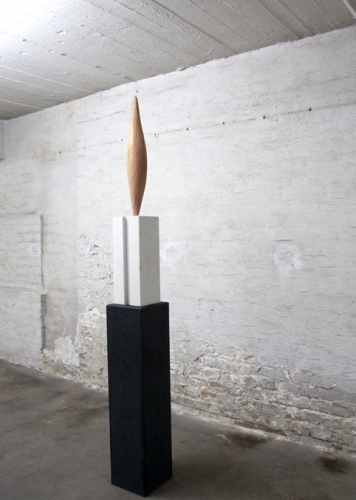 <p>Claudia Comte</p><p><br />Guillaume, 2010<br />Séquoia, stone of jura, wood<br />210 x 28 x 28 cm</p>