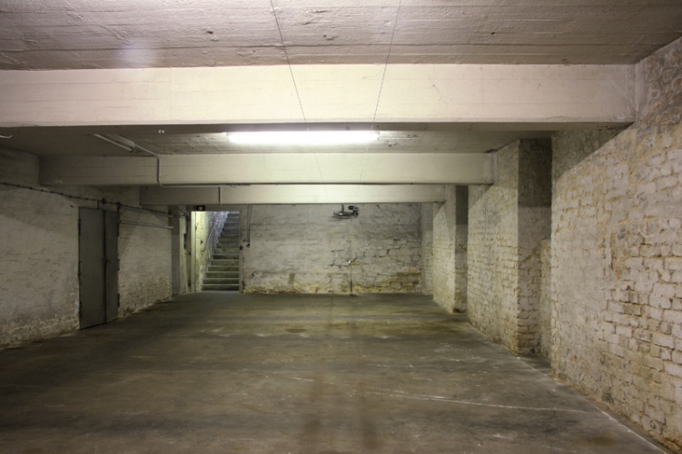 Untitled<br /><br />2009<br />Various metals, wire, electric gear<br />Dimensions variabel