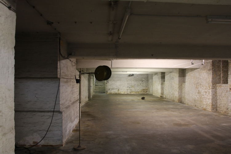 Untitled<br /><br />2009<br />Various metals, wire, electric gear<br />Dimensions variabel