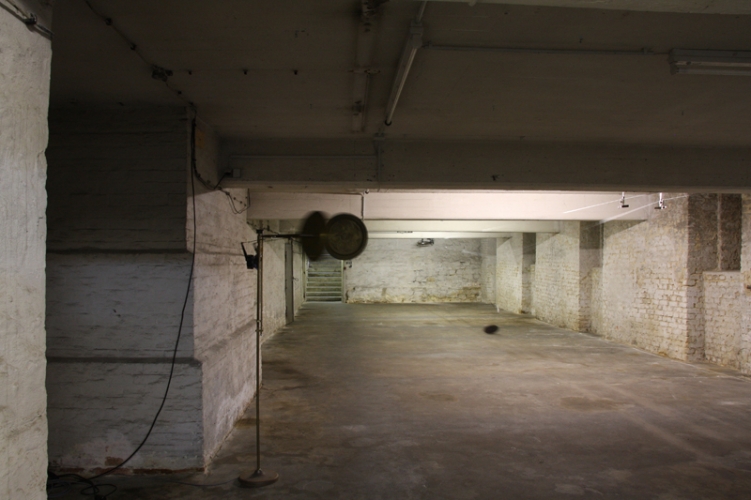 <p>Untitled<br /><br />2009<br />Various metals, wire, electric gear<br />Dimensions variabel</p>