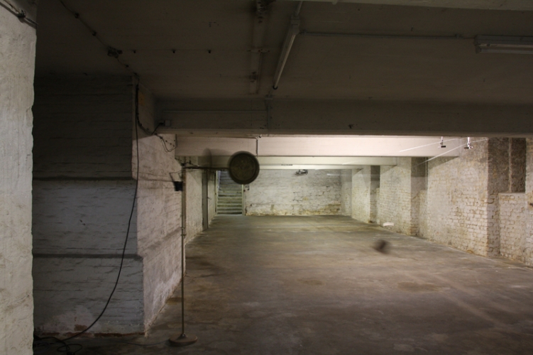 <p>Untitled<br /><br />2009<br />Various metals, wire, electric gear<br />Dimensions variabel</p>