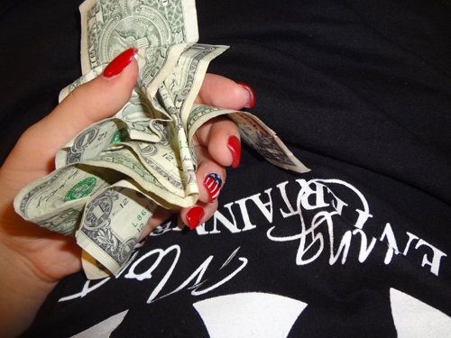 <p>Salome Ghazanfari</p><p><br />Young Money, 2013<br />c-print<br />185,5 x 129 cm</p>