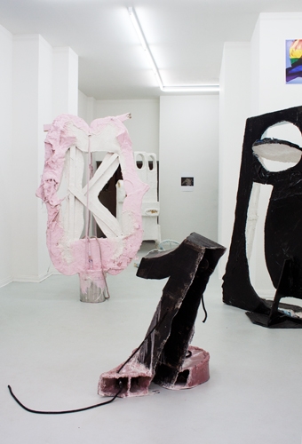 <p>Salome Ghazanfari und Felix Oehmann</p><p> </p><p>2014</p><p>Exhibition view</p><p>Cruise & Callas</p>