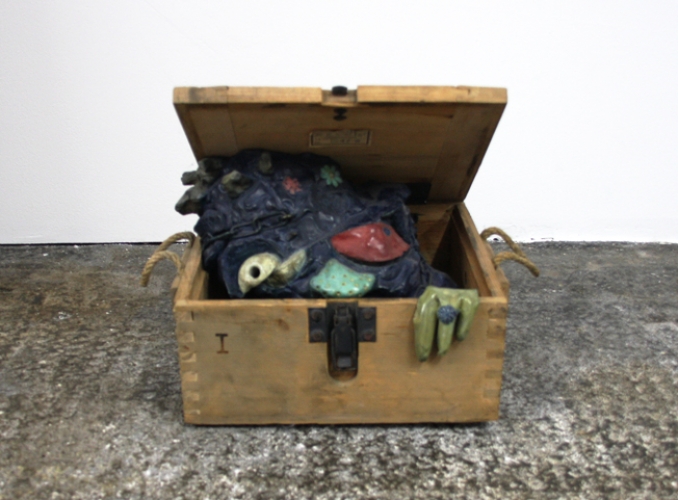 <p>Uwe Henneken</p><p><br />V.O.T.E. #73-3, 2007<br />Bronze, wooden box<br />38 x 51 x 40 cm<br />Edition 3/5</p>